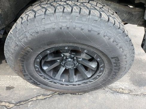 Used 2017 Jeep Wrangler Unlimited Sahara image 7