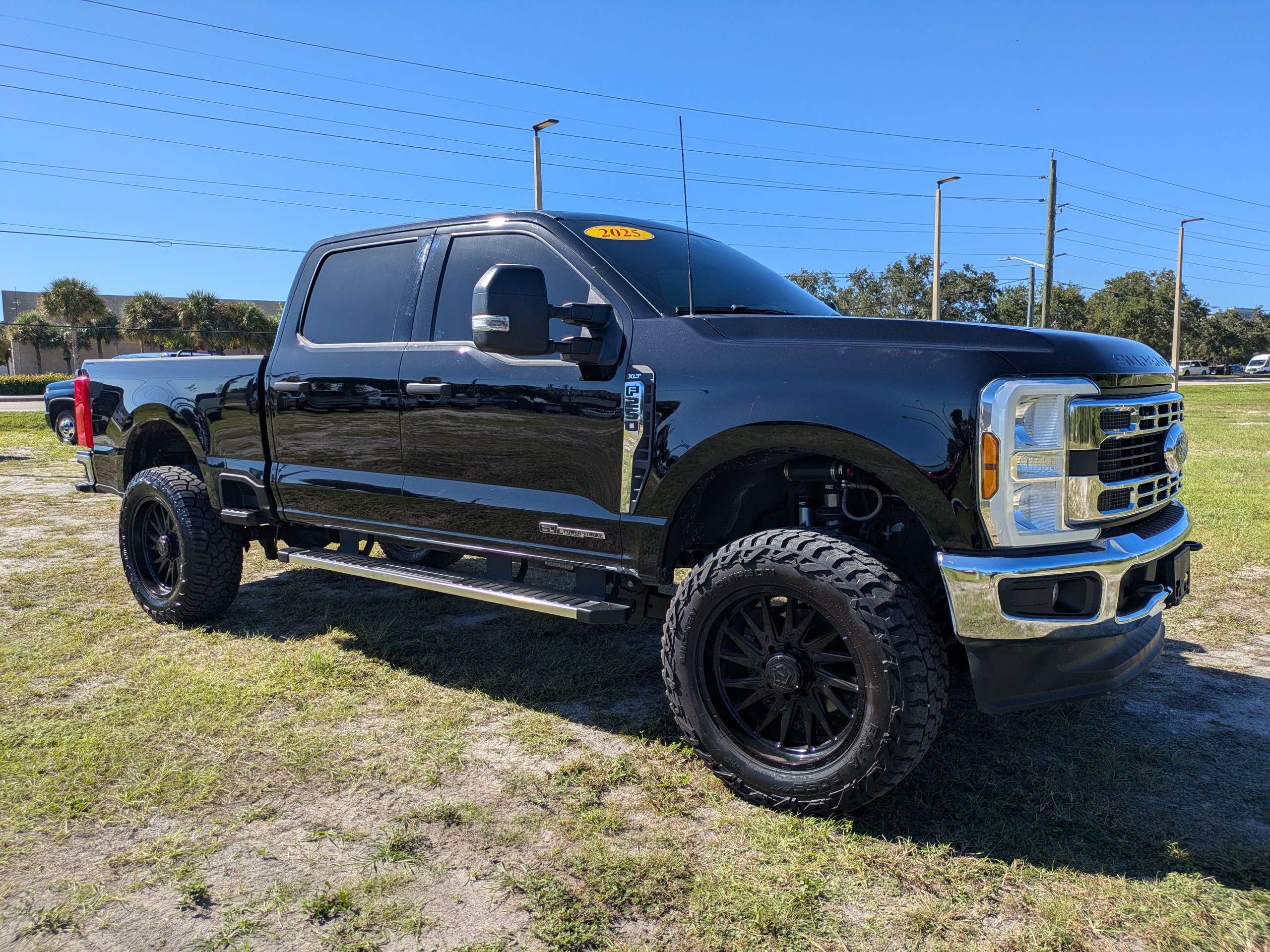 Used 2025 Ford F250 XLT w/ FX4 Off-Road Package AWD/4WD image 4