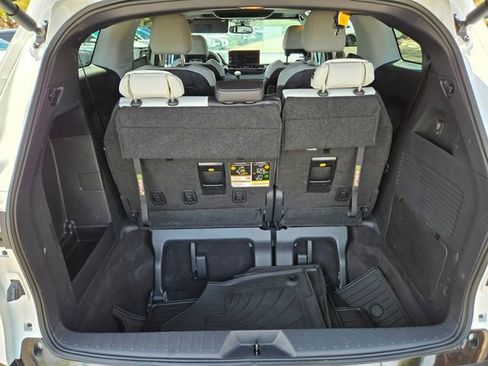 Used 2025 Toyota Sienna XSE w/ XSE Plus Package FWD image 19
