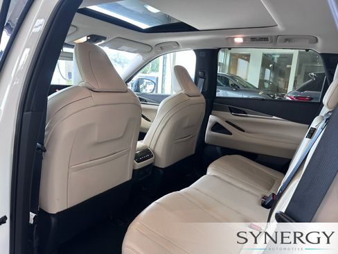 Certified 2023 INFINITI QX60 Luxe w/ Cargo Package AWD/4WD image 23