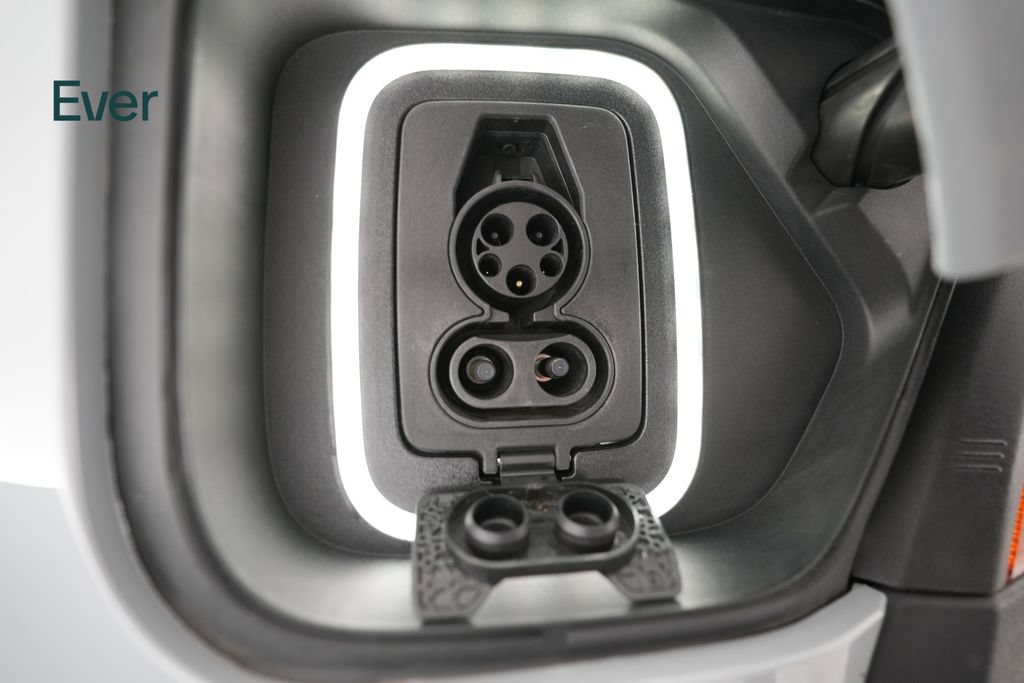 Used 2024 Rivian R1S Adventure Dual AWD/4WD image 10