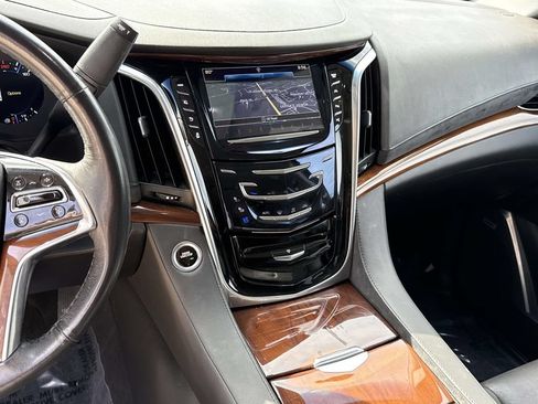 Used 2019 Cadillac Escalade Premium Luxury AWD/4WD image 9