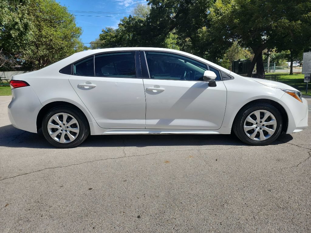 Used 2021 Toyota Corolla LE FWD image 9