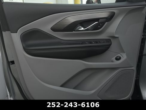 Used 2024 GMC Terrain SLE w/ Driver Convenience Package FWD image 23