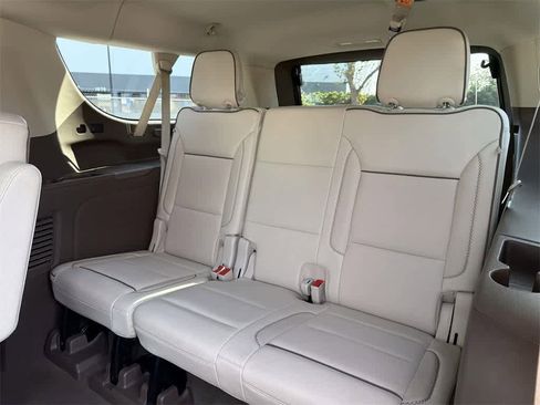 Used 2023 GMC Yukon XL Denali image 32