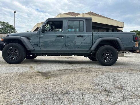 Used 2025 Jeep Gladiator Sport AWD/4WD image 4