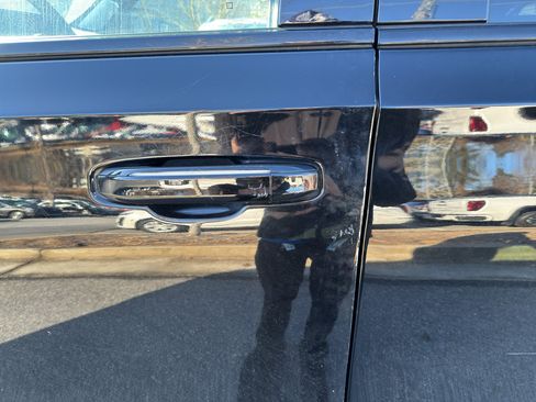 Used 2021 Cadillac Escalade ESV Sport Platinum w/ LPO, ONYX Package image 8