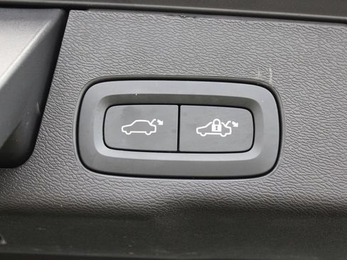 Used 2024 Volvo XC60 B5 Core AWD/4WD image 32