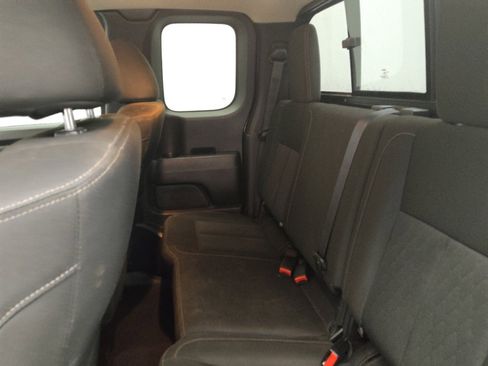 Used 2017 Nissan Titan SV image 18