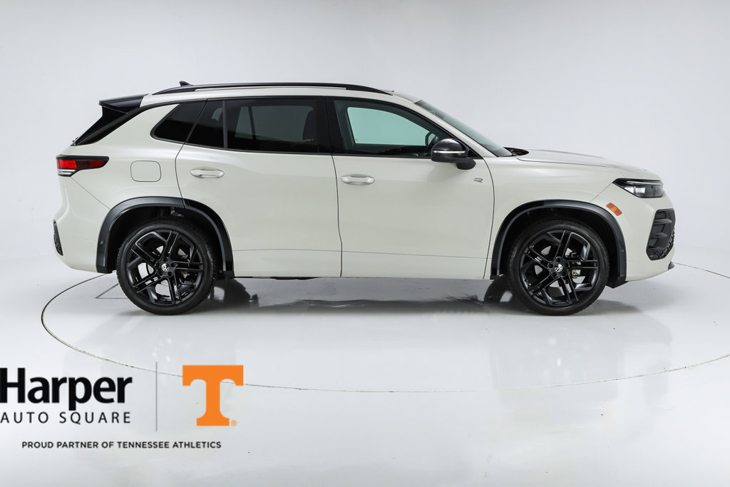 Used 2025 Volkswagen Tiguan SE R-Line FWD image 49