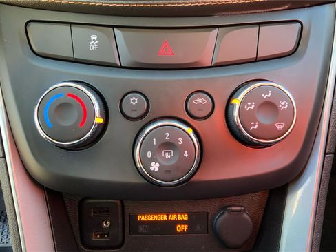 Used 2018 Chevrolet Trax LS w/ LPO, Protection Package FWD image 33