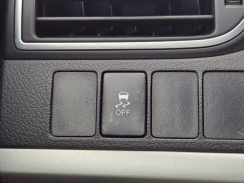 Used 2015 Toyota Camry SE FWD image 19