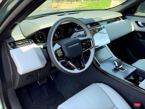 New 2026 Land Rover Range Rover Velar Dynamic SE image 8