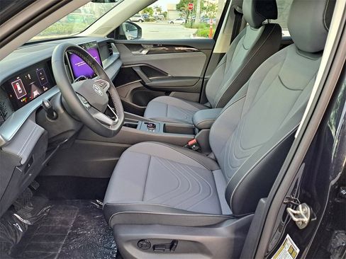 New 2026 Volkswagen Tiguan SE image 7