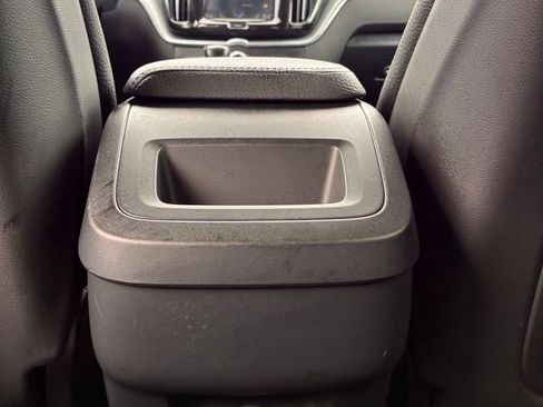 Used 2018 Volvo XC60 T5 Momentum w/ Vision Package AWD/4WD image 18