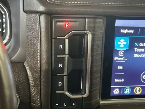 Used 2021 GMC Yukon Denali w/ Denali Premium Package image 28