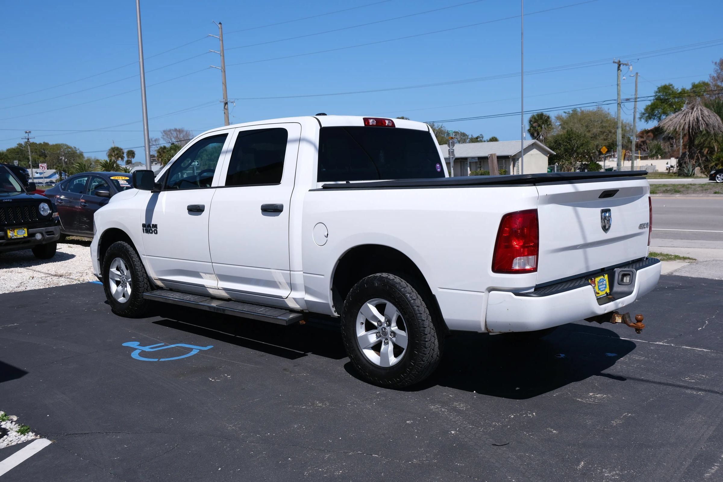 Used 2017 RAM 1500 Express AWD/4WD image 3