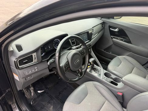 Used 2019 Kia Niro EX image 25