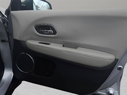 Used 2018 Honda HR-V EX image 27
