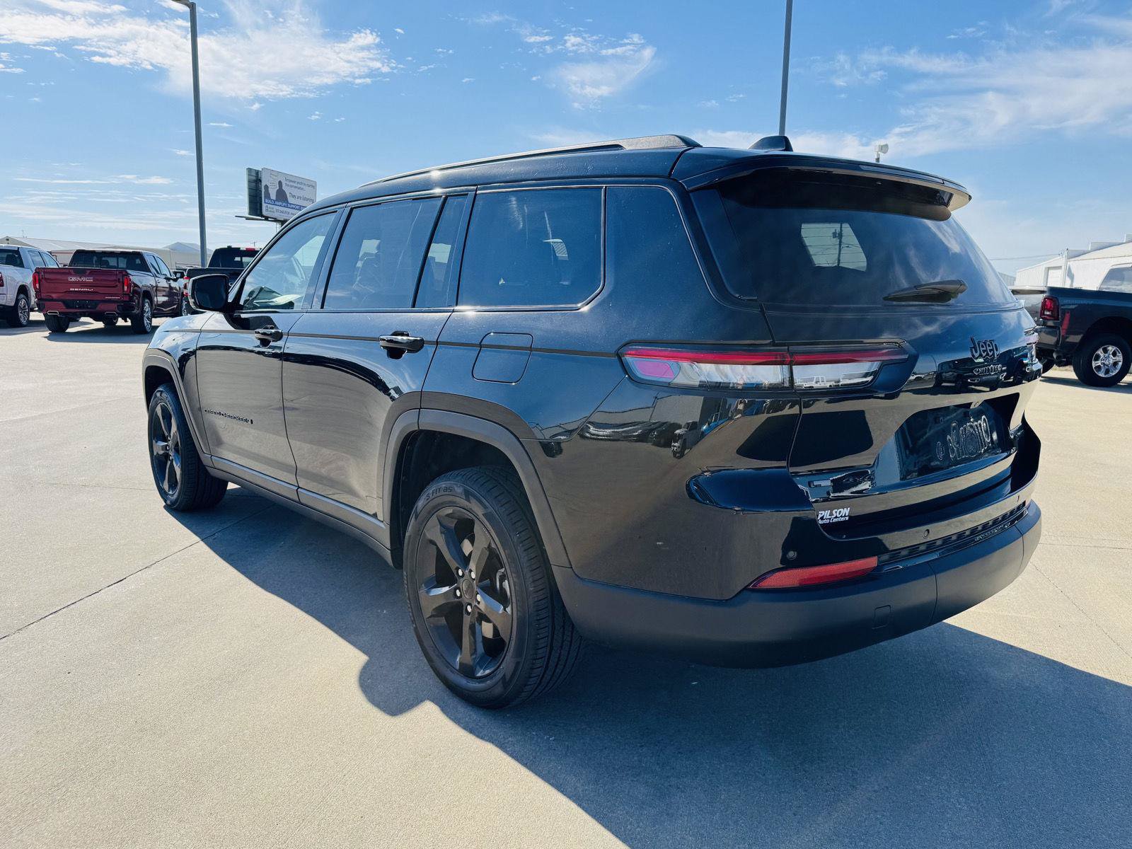 Used 2023 Jeep Grand Cherokee L Limited w/ Black Appearance Package AWD/4WD image 42