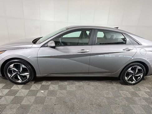 Certified 2023 Hyundai Elantra SEL w/ Convenience Package FWD image 7