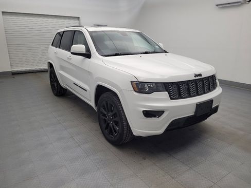 Used 2019 Jeep Grand Cherokee Altitude image 13