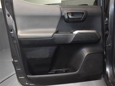 Used 2020 Toyota Tacoma SR5 image 15