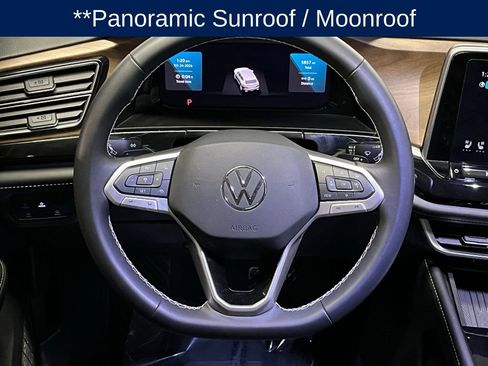 Used 2025 Volkswagen Atlas SE w/ Panoramic Sunroof Package image 9