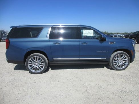 New 2026 GMC Yukon XL Denali AWD/4WD image 3