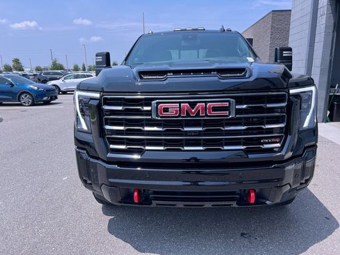 Used 2025 GMC Sierra 2500 AT4 AWD/4WD image 8