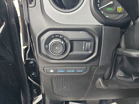 Used 2024 Jeep Wrangler Unlimited w/ Convenience Group AWD/4WD image 30