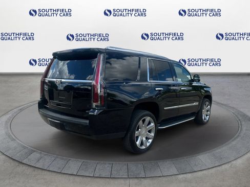 Used 2018 Cadillac Escalade Luxury image 7