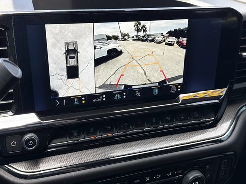 Used 2025 Chevrolet Silverado 2500 ZR2 w/ Technology Package AWD/4WD image 18