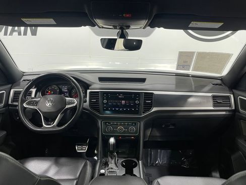 Used 2021 Volkswagen Atlas Cross Sport SE w/ Panoramic Sunroof Package image 19