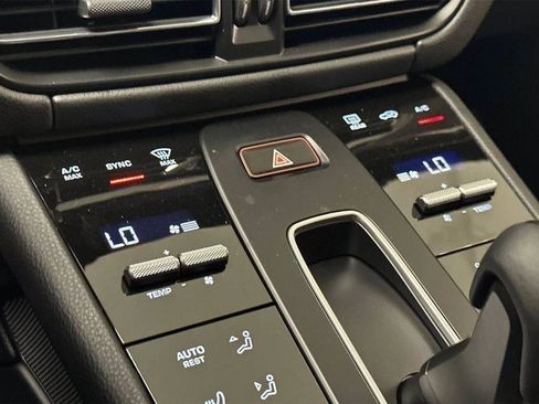 New 2025 Porsche Macan image 96