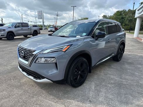 Used 2023 Nissan Rogue Platinum w/ Platinum Premium Package image 3