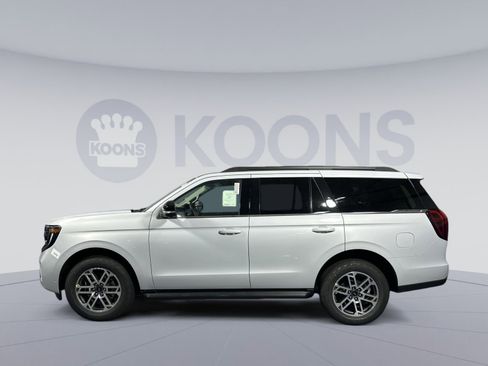 New 2025 Ford Expedition Active image 2