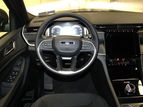 New 2025 Jeep Grand Cherokee Laredo X w/ Luxury Tech Group I image 12