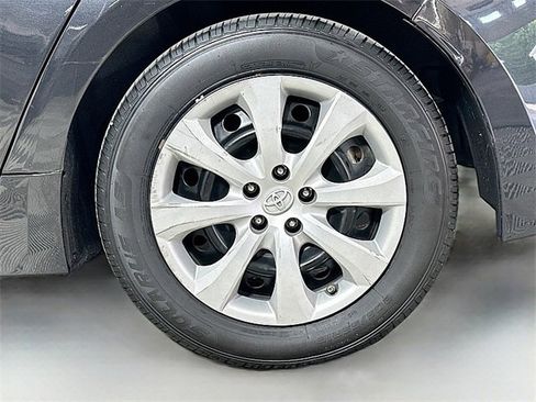 Used 2022 Toyota Corolla LE image 30