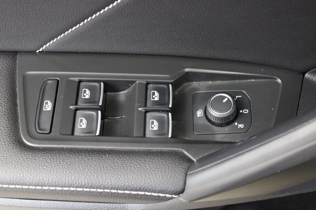 Certified 2022 Volkswagen Tiguan SE FWD image 16