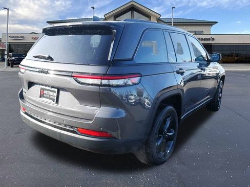 New 2025 Jeep Grand Cherokee Altitude image 15