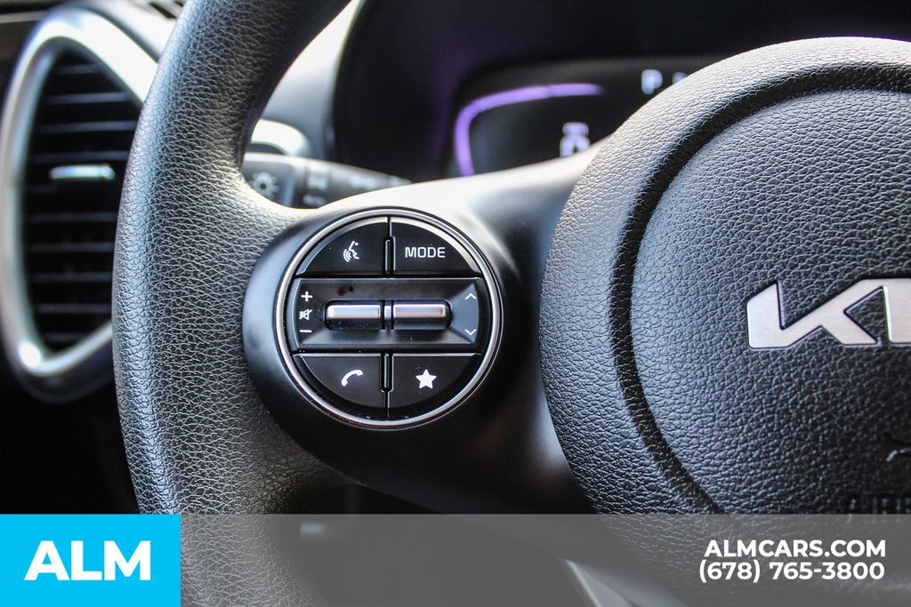 Used 2025 Kia Soul LX w/ LX Technology Package FWD image 24