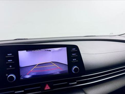 Used 2021 Hyundai Elantra SE FWD image 29