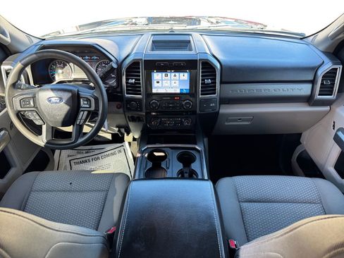 Used 2017 Ford F250 XLT w/ XLT Premium Package image 12