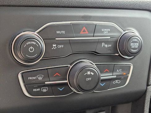 Used 2018 Dodge Charger SXT w/ Blacktop Package image 10