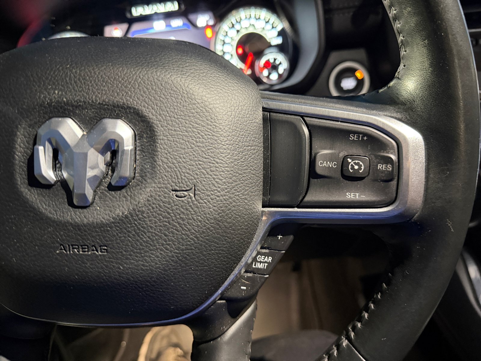 Used 2023 RAM 1500 Laramie AWD/4WD image 18