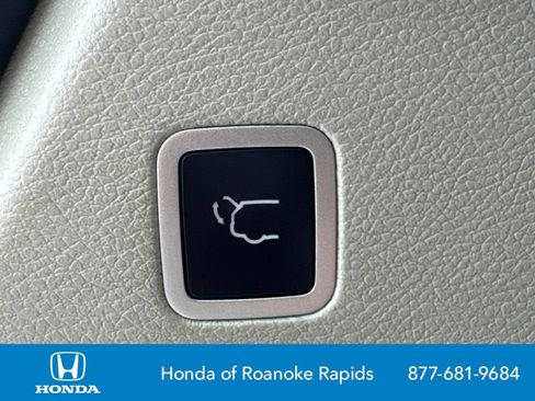 Used 2023 Chrysler Pacifica Limited FWD image 19