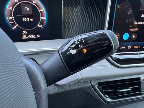 Used 2025 Volkswagen Tiguan SE R-Line image 14