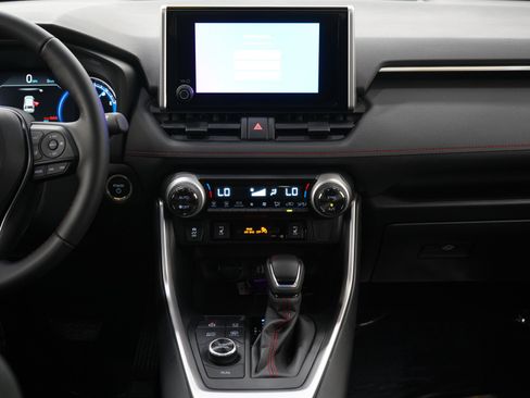 Used 2025 Toyota RAV4 SE w/ Weather & Moonroof Package AWD/4WD image 17