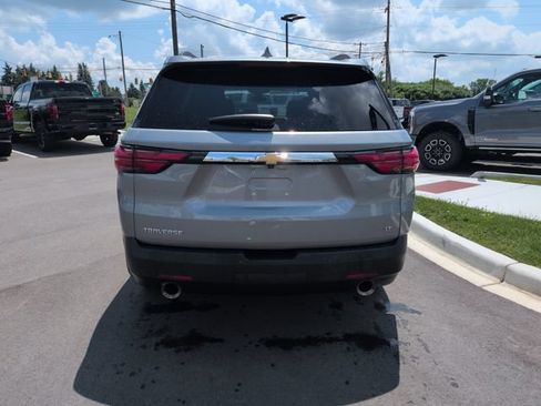 Used 2023 Chevrolet Traverse LT FWD image 4